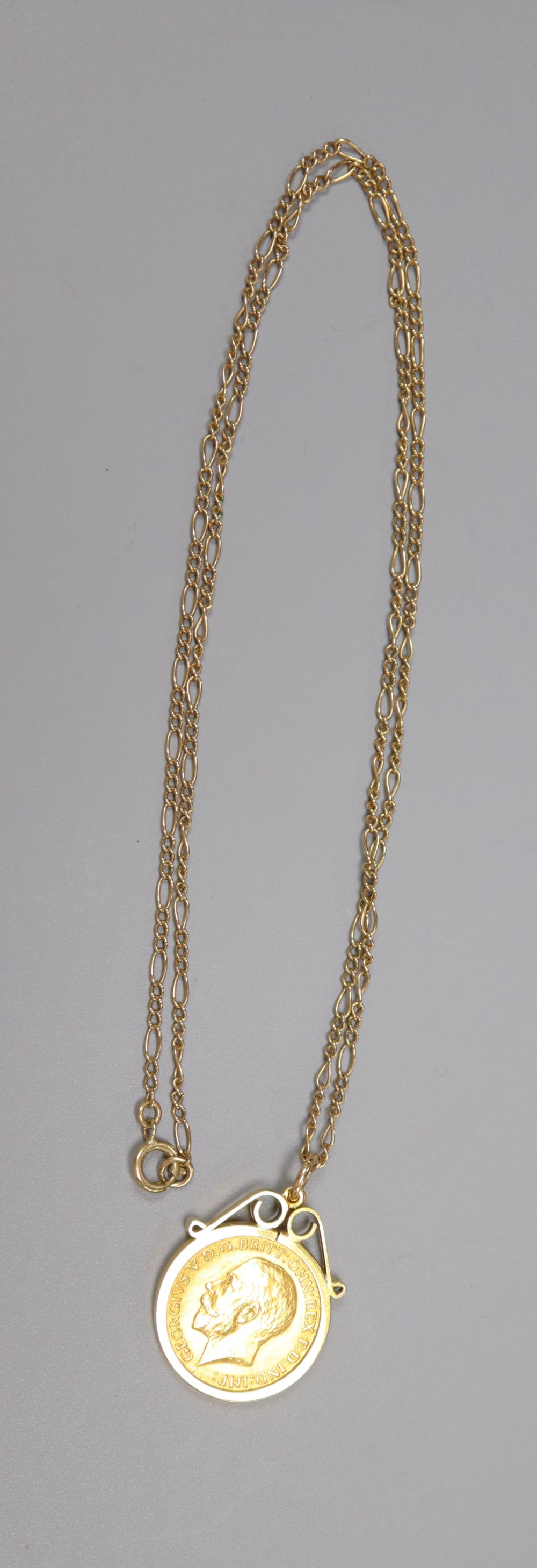 A 1914 half sovereign in 9ct gold mount on 9ct gold chain, gross 8.4g.